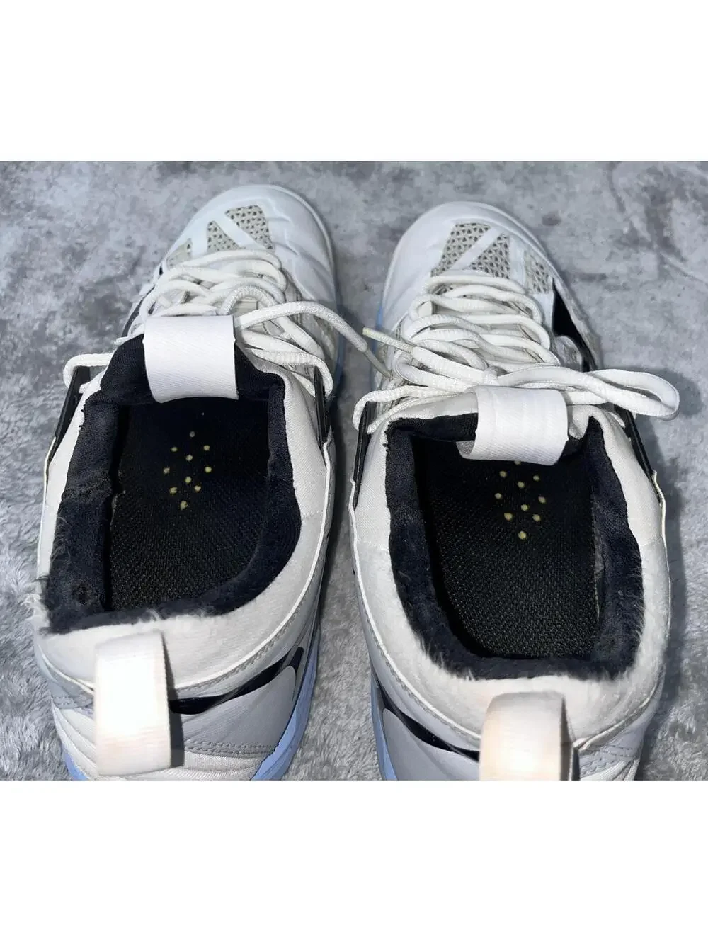 Mizuno White Light Blue Athletic Sneakers with Black Logo
